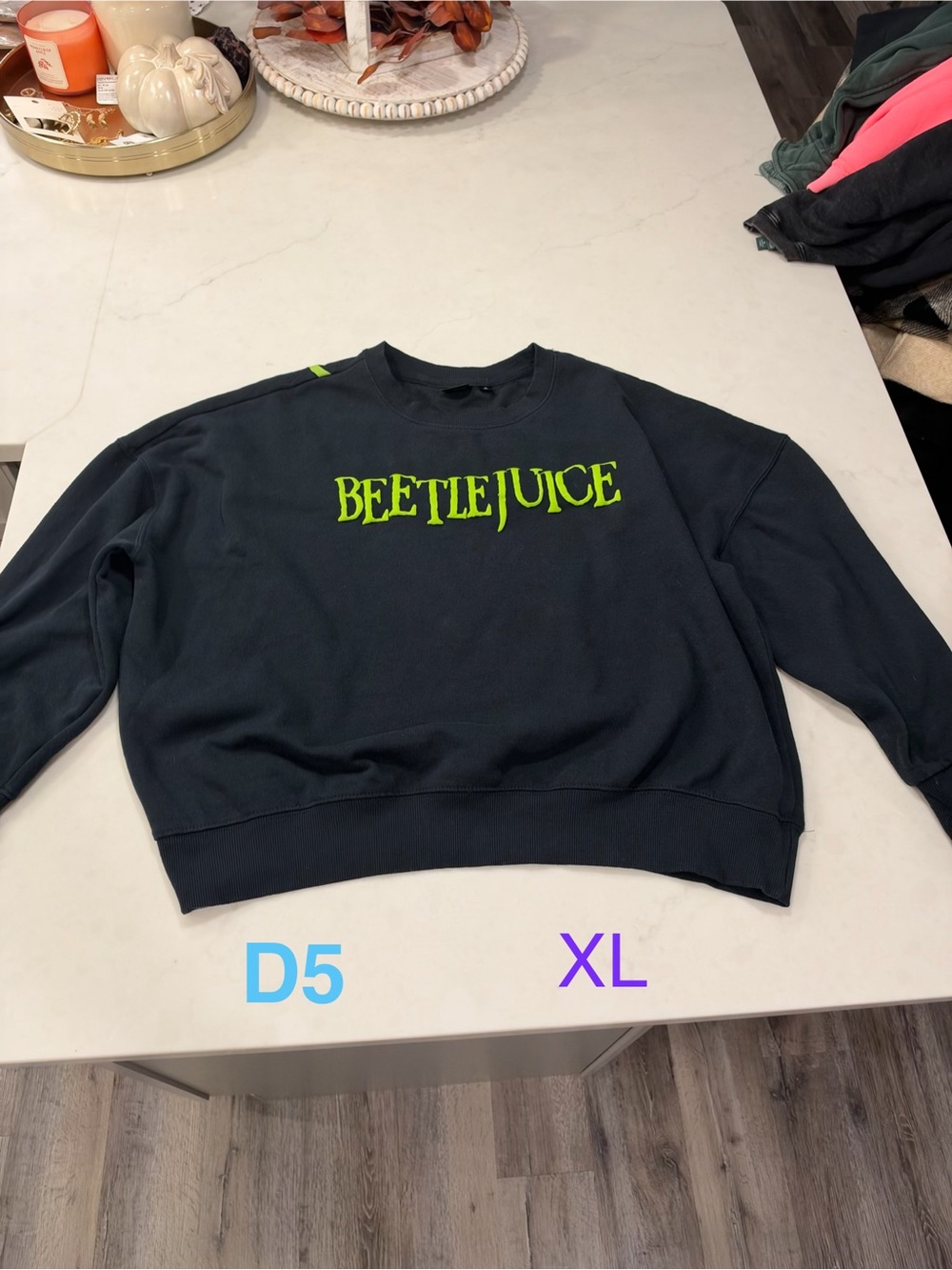 4 Women’s Sweatshirts mix Size XL mixed brands as well smoke free home ships Fst
